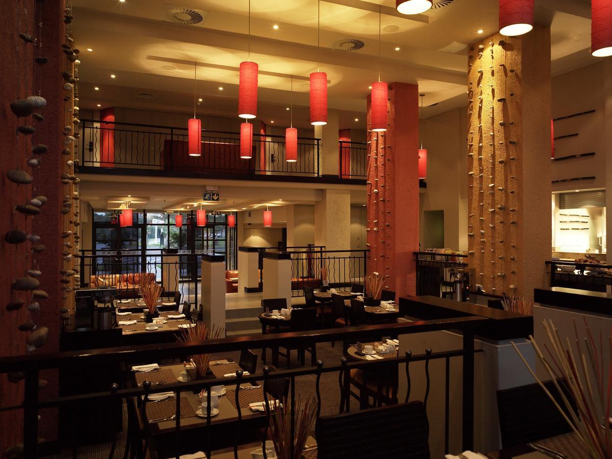 Peermont Metcourt Inn At The Grand Palm, Gaborone Buitenkant foto